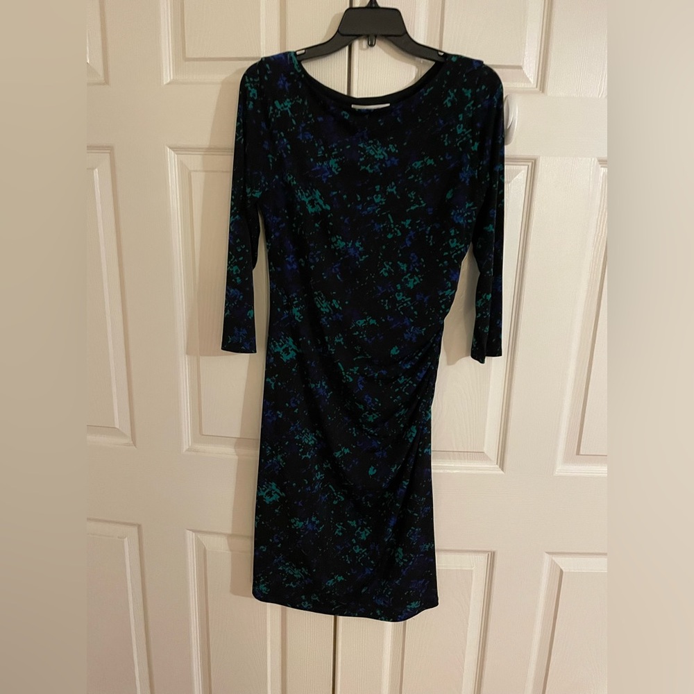 Kasper dress. Very flattering stretchy material. Light weight. Size 8.